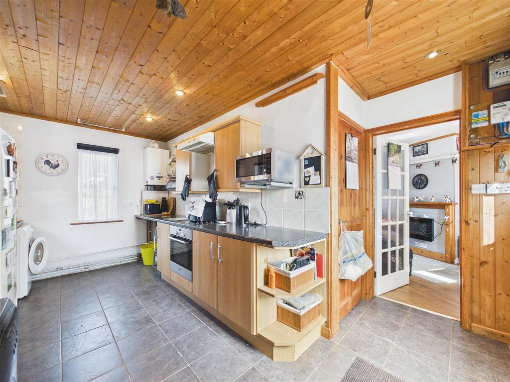 Property photo 3 of 16 Kitchen