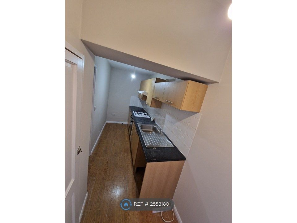 Property photo 3 of 9 Kitchen