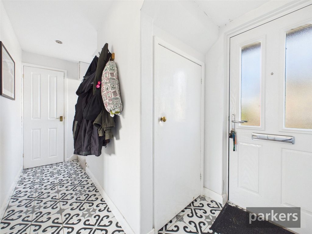 Property photo 2 of 21 Entrance Hallway