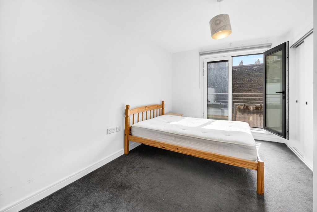 Property photo 2 of 19 Picture No. 24