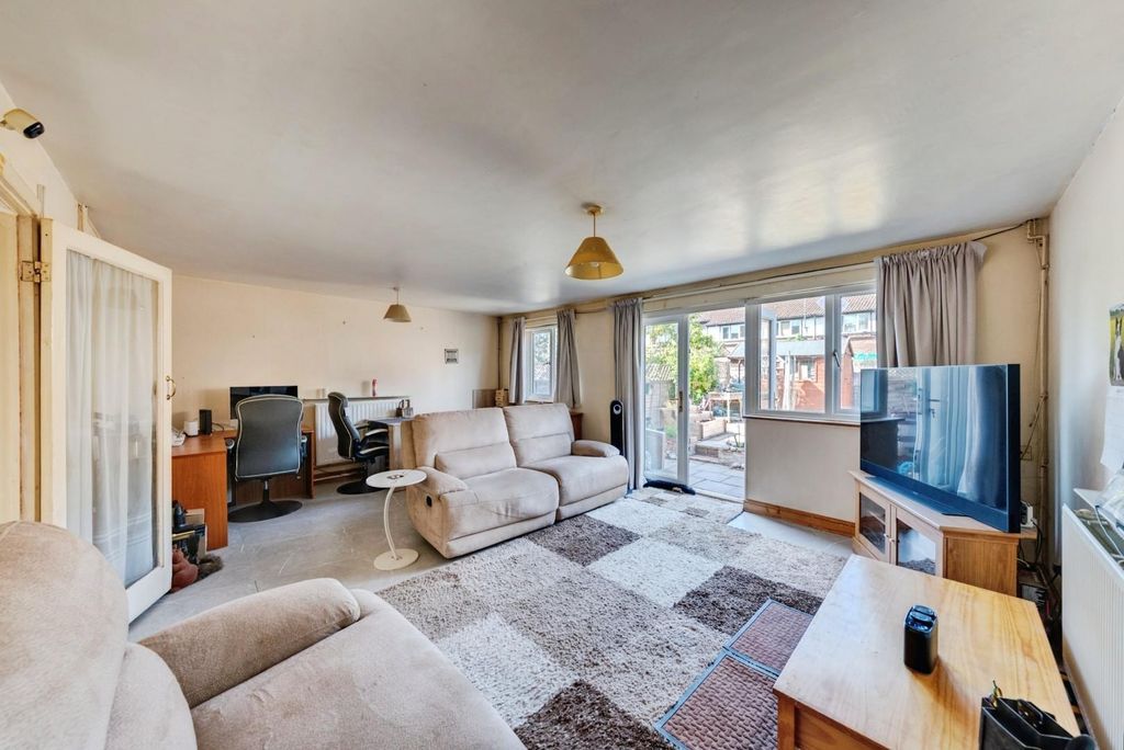 Property photo 3 of 29 A7S01617Hdr.Jpg