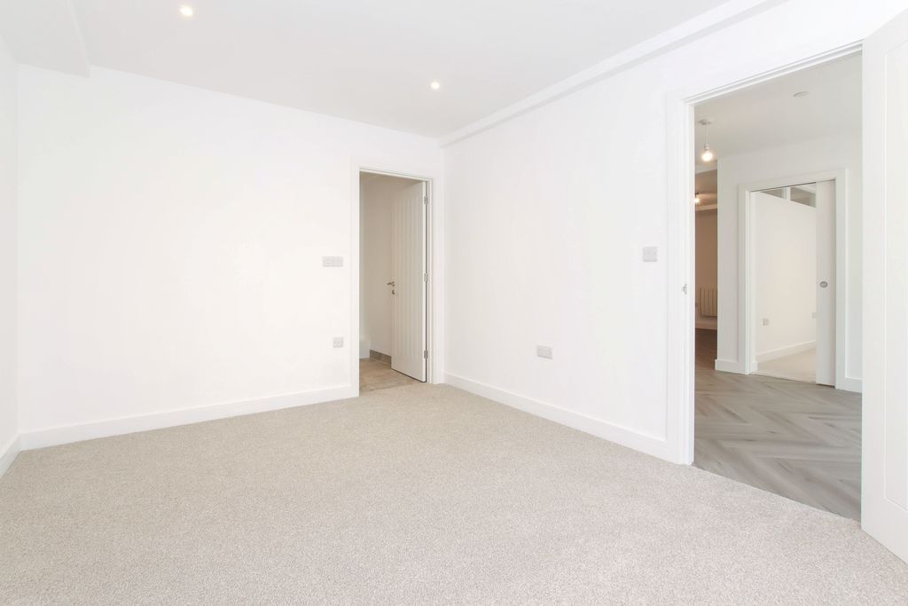 Property photo 3 of 10 Photo 11