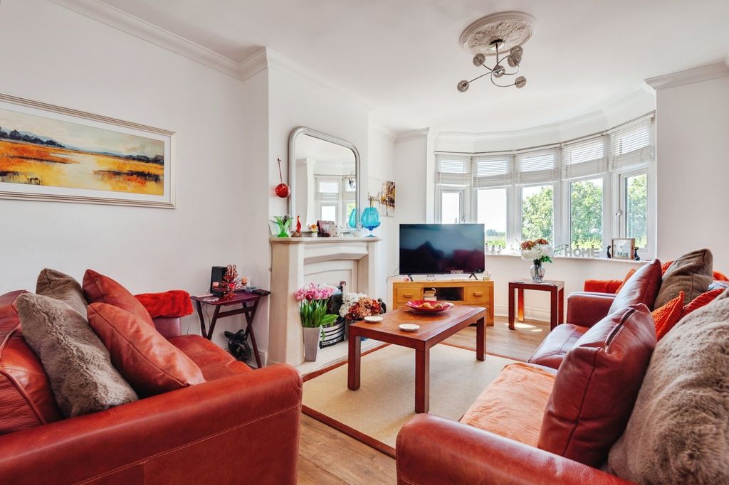 Property photo 2 of 20 Pbox-Img.Jpg