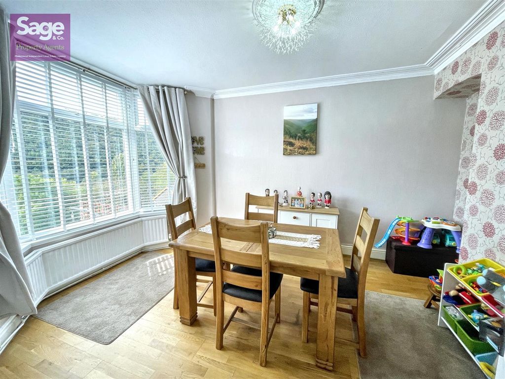 Property photo 3 of 33