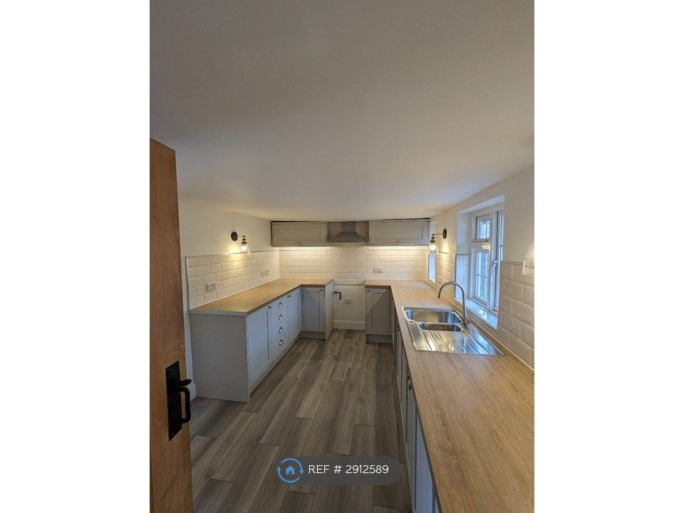 Property photo 2 of 12 Kitchen