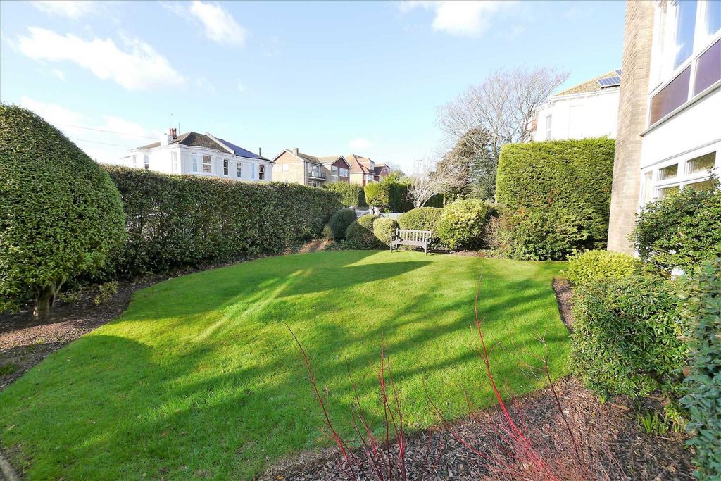 Property photo 2 of 9 Garden