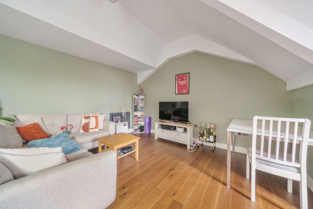 Property photo 3 of 11 11