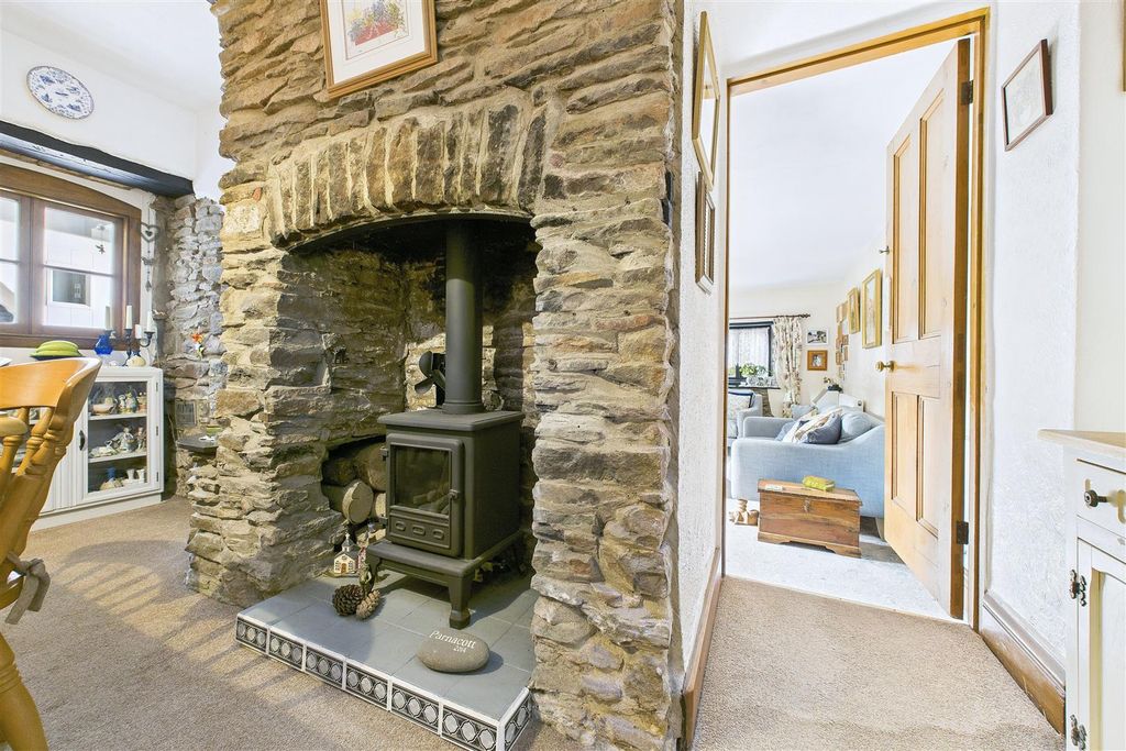 Property photo 3 of 22