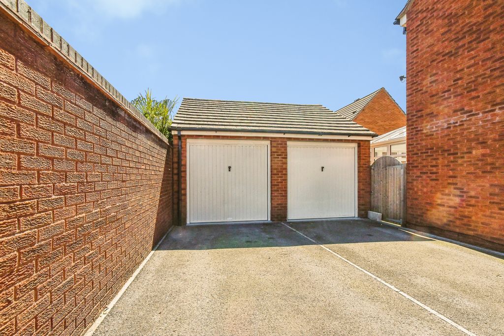 Property photo 2 of 21