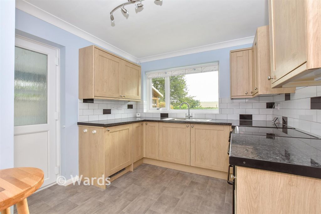 Property photo 3 of 18 Kitchen