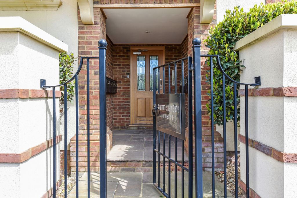 Property photo 2 of 21