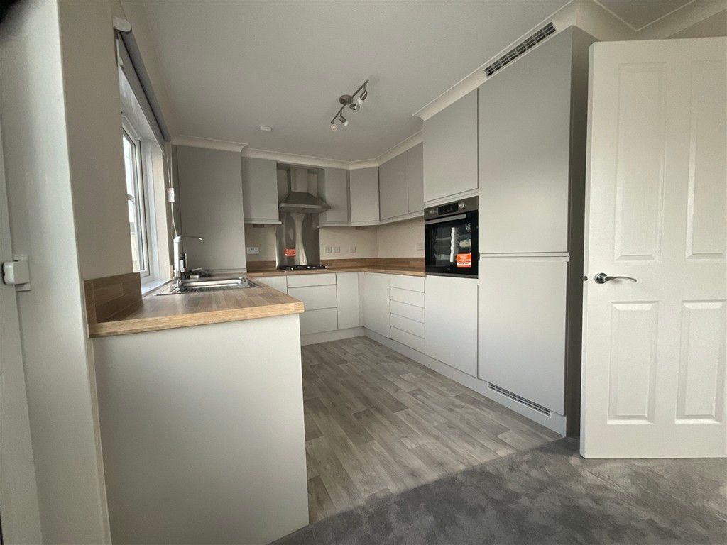 Property photo 1 of 9 Kitchen