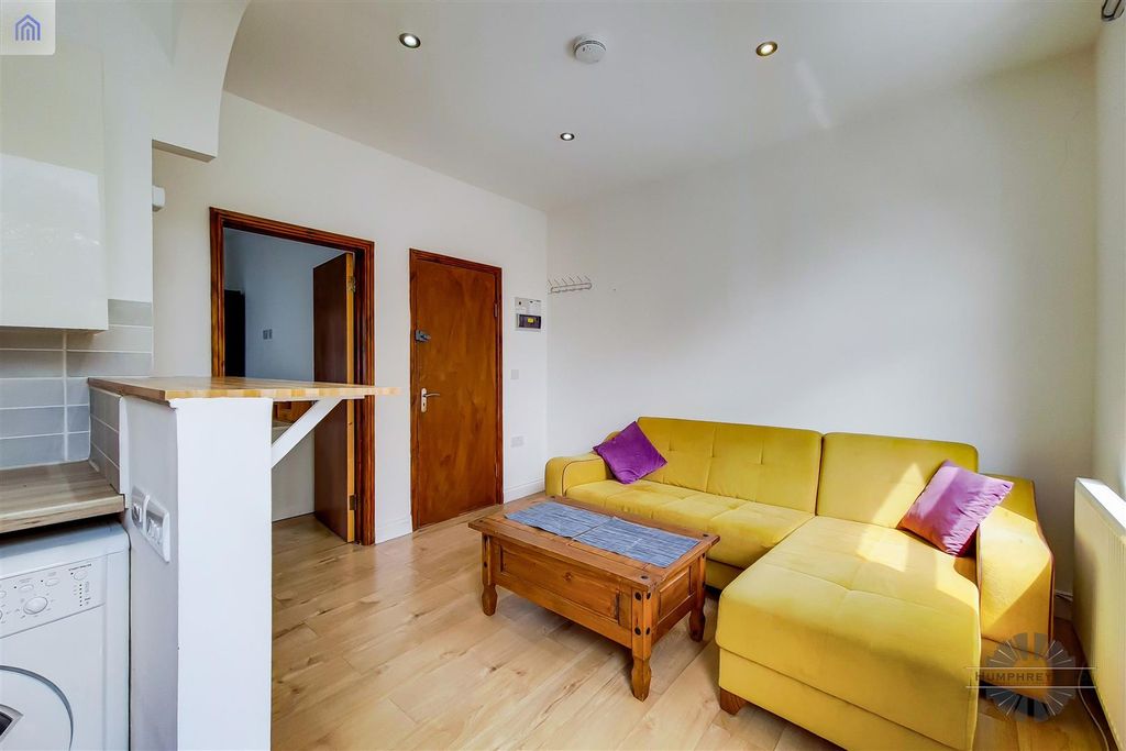 Property photo 3 of 10 1_Kitchen-Reception-3.Jpg