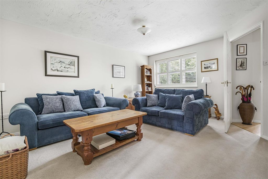 Property photo 3 of 18 6_61236.Jpg