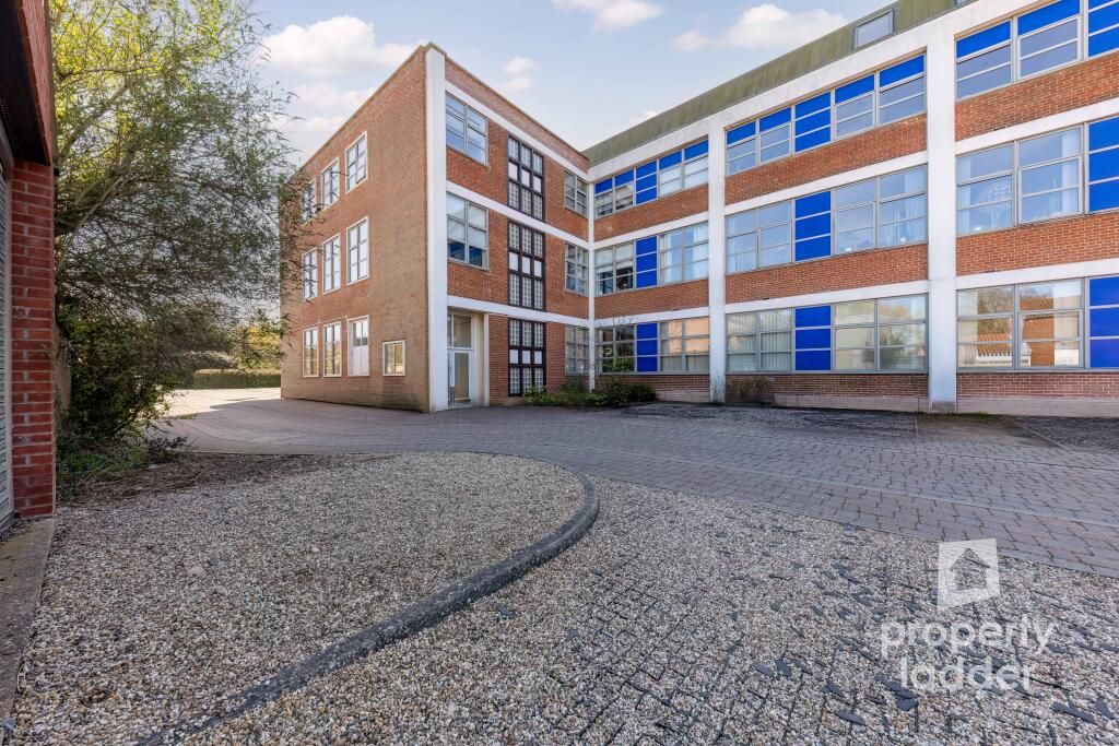 Property photo 1 of 11 708Dba37De5Bfd873A2Db89ce66E3d9B