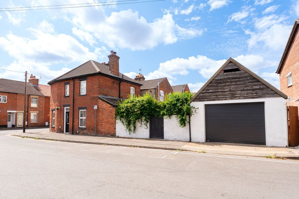 Property photo 1 of 21