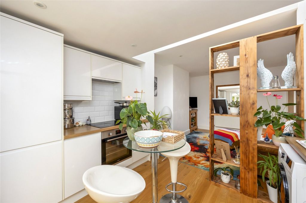 Property photo 3 of 14 Picture No. 16