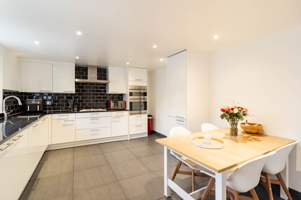 Property photo 1 of 32 Dining Kitchen