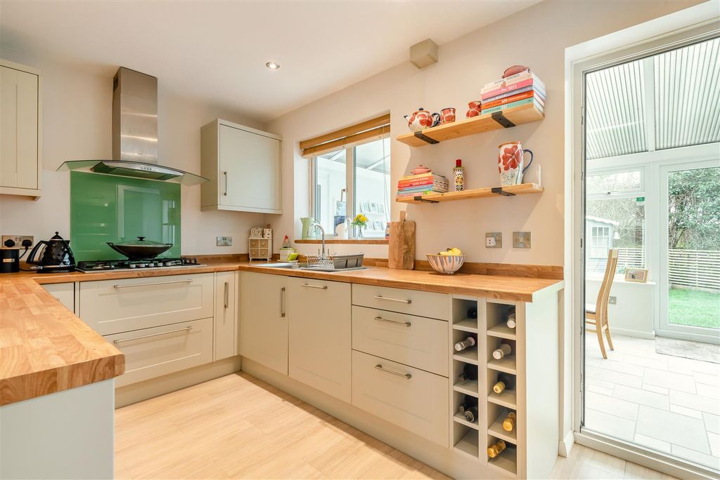 Property photo 2 of 35