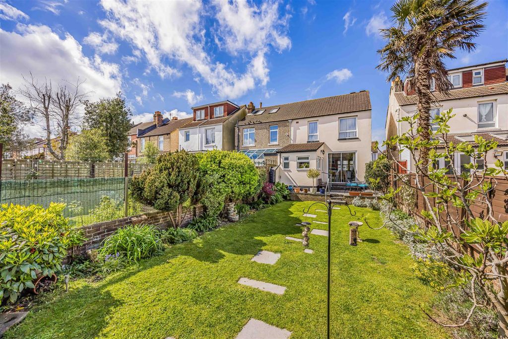 Property photo 2 of 24 68 Baffins Road, Portsmouth-Small-Porticomarketing