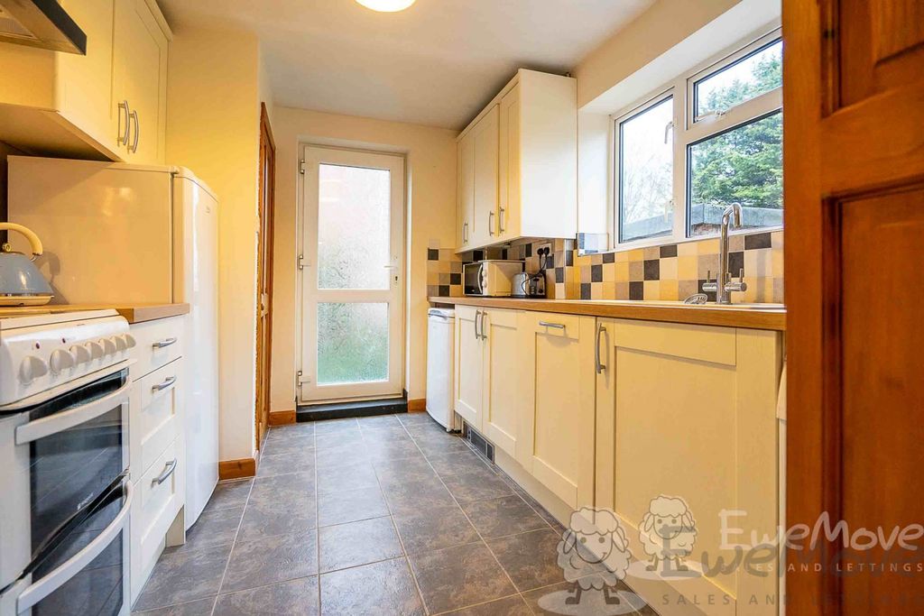 Property photo 3 of 12 Kitchen
