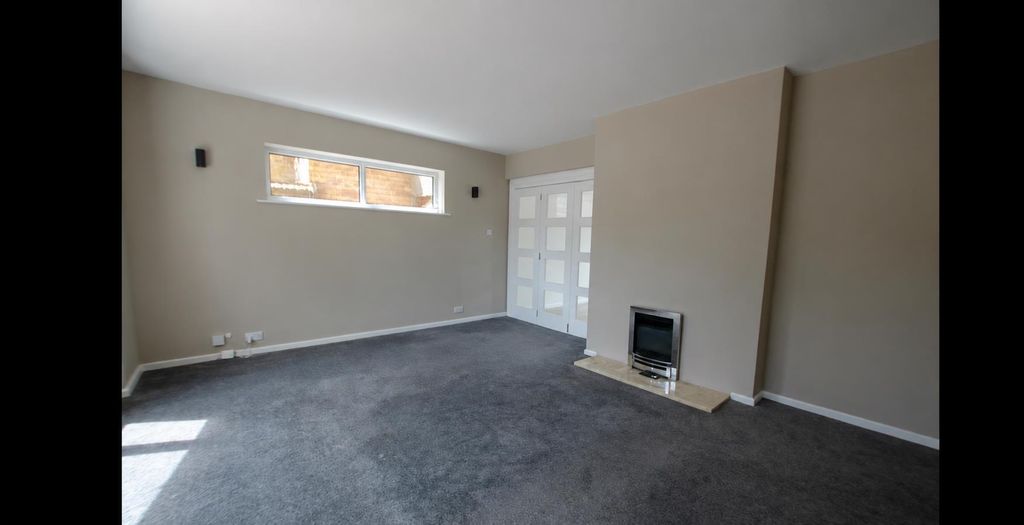 Property photo 2 of 13 Living Room.Png