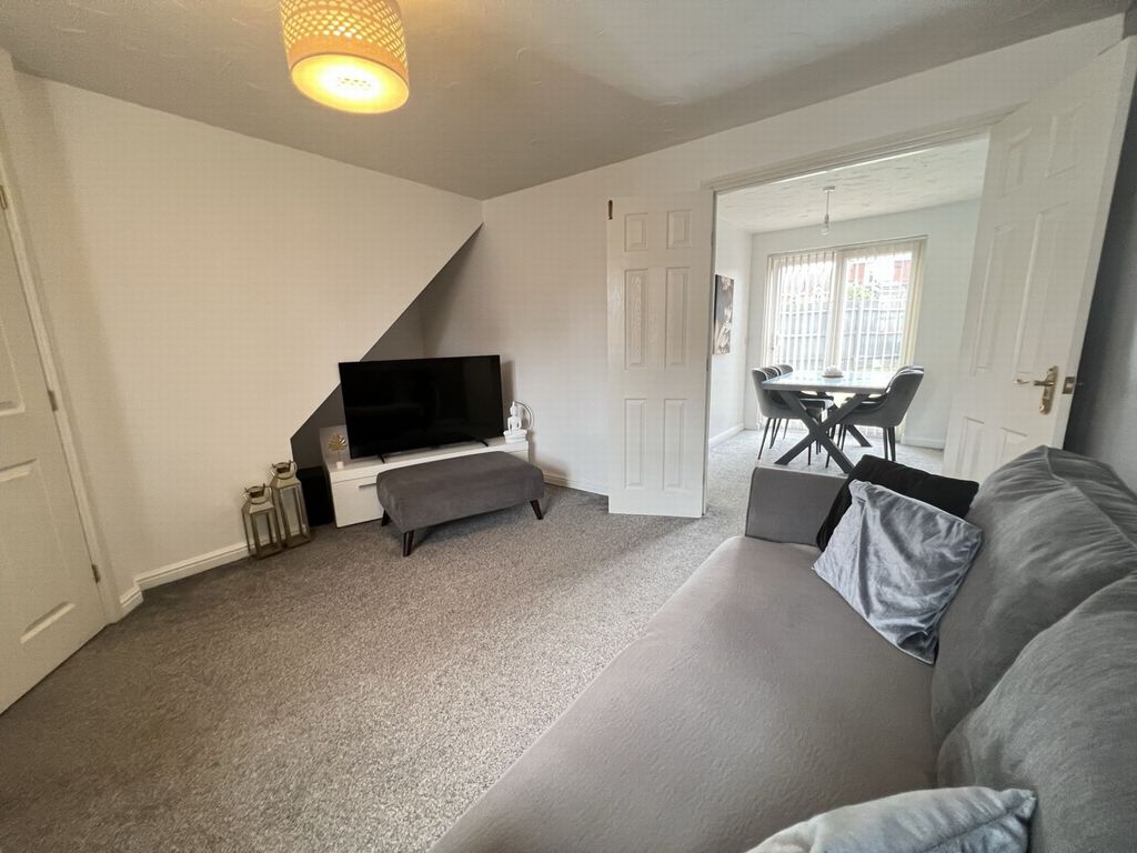 Property photo 3 of 9 Lounge