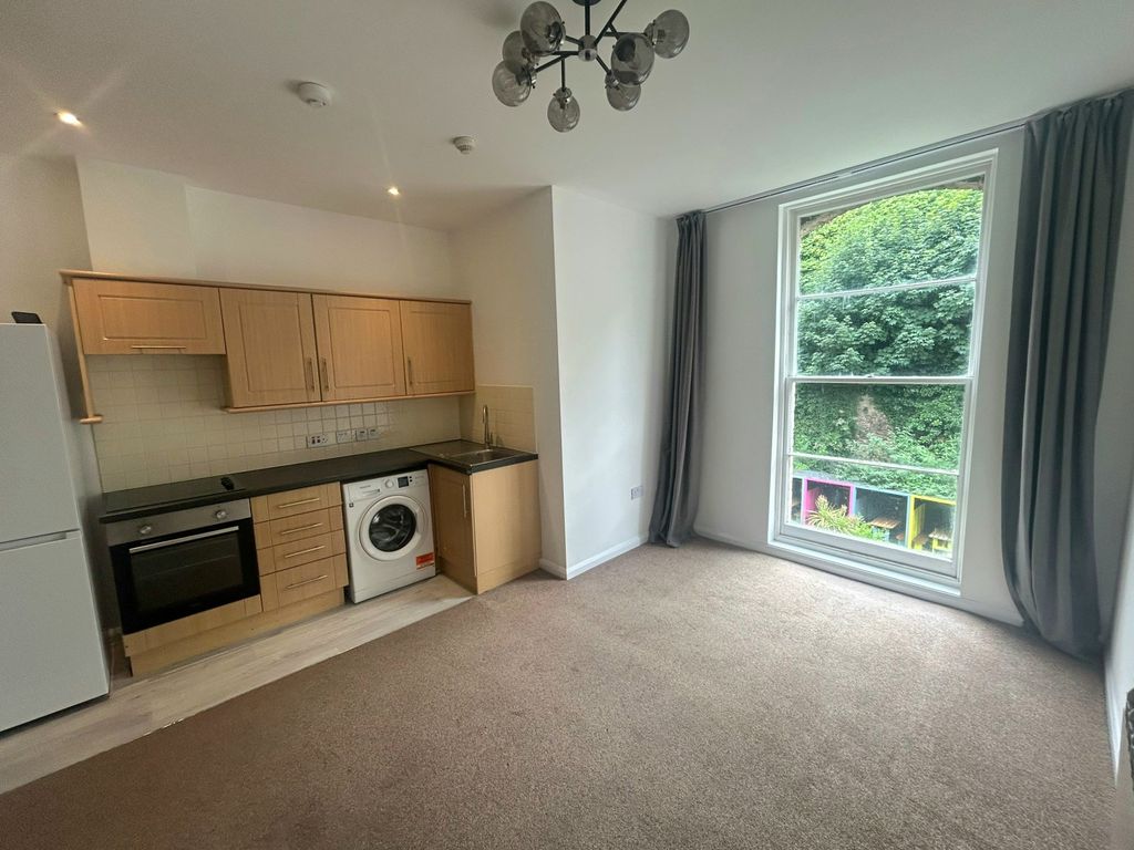 Property photo 1 of 3