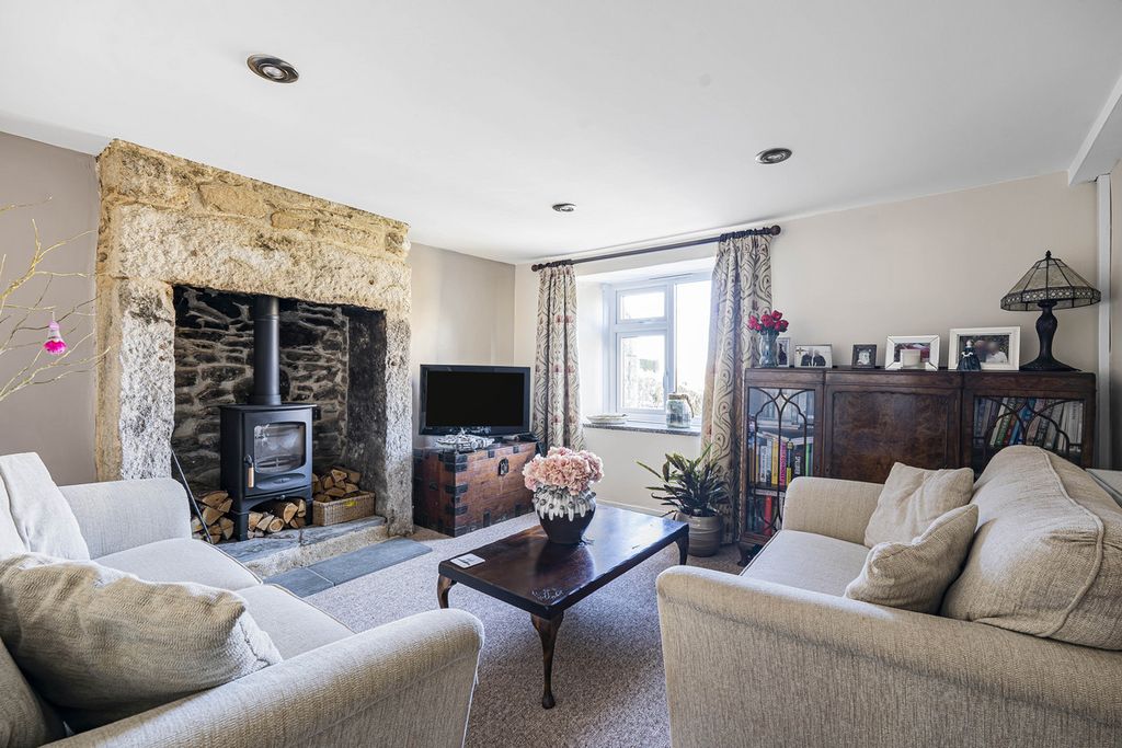 Property photo 2 of 23