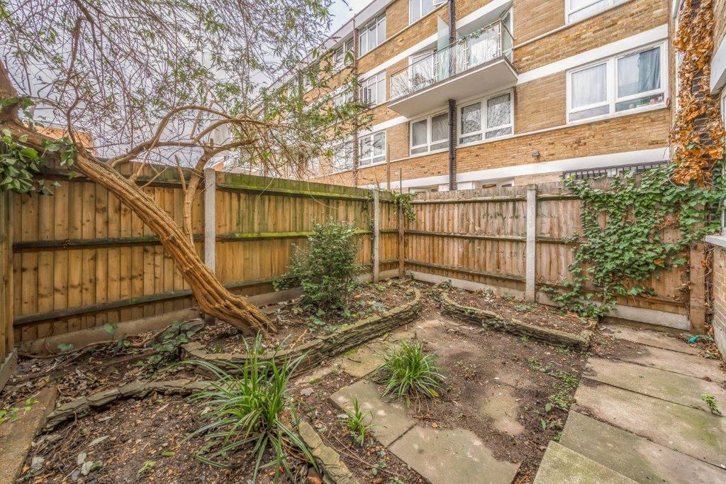 Property photo 2 of 18 Garden