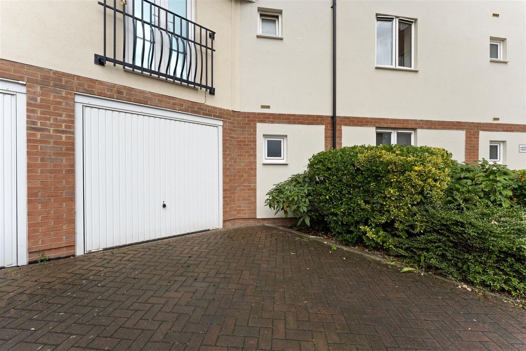 Property photo 3 of 11