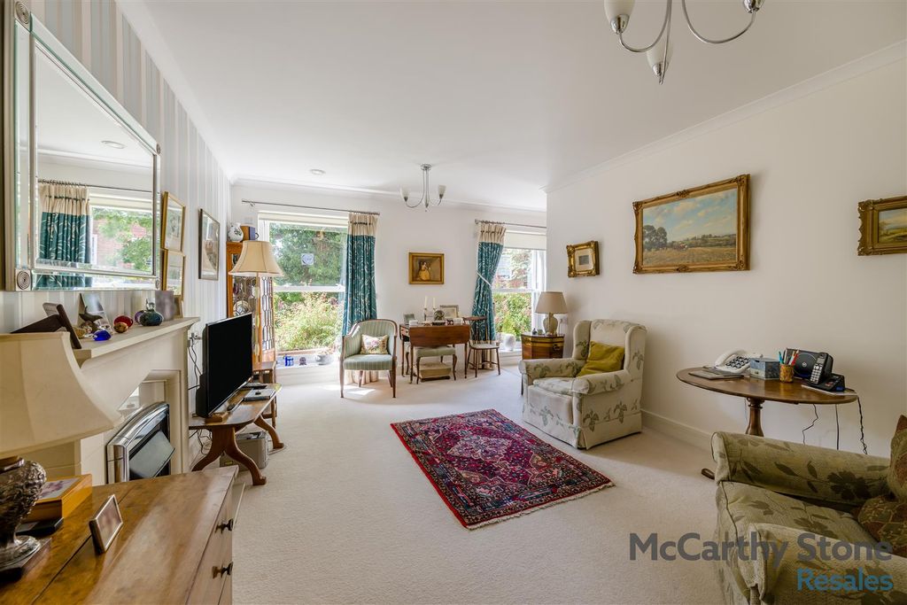 Property photo 2 of 38 8696871-Interior02.Jpg