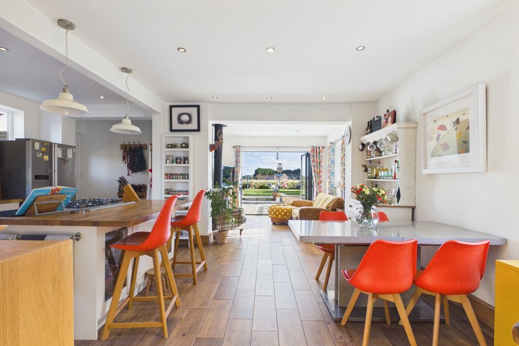 Property photo 3 of 44 Ewemove - Spalding - Station Rd - Kitchen  Dining
