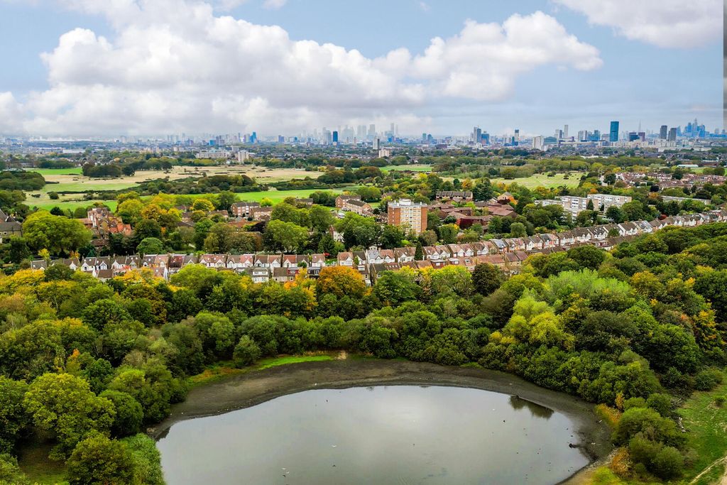 Property photo 3 of 38