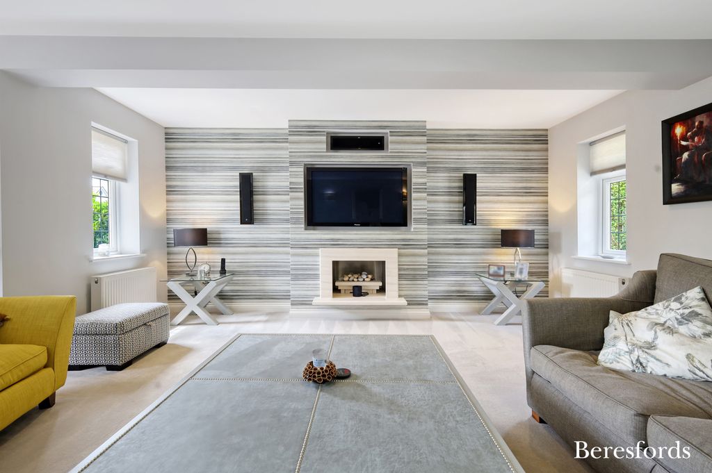 Property photo 2 of 26 Lounge