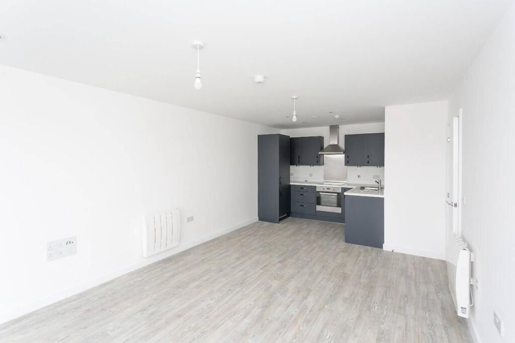 Property photo 1 of 8 Photo 3