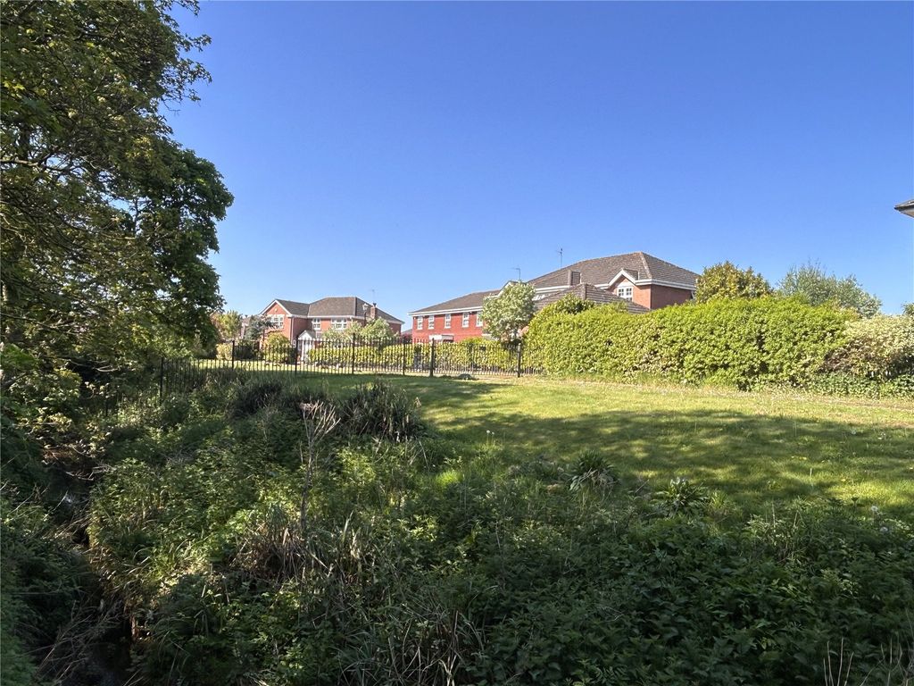 Property photo 2 of 28 Picture No. 33