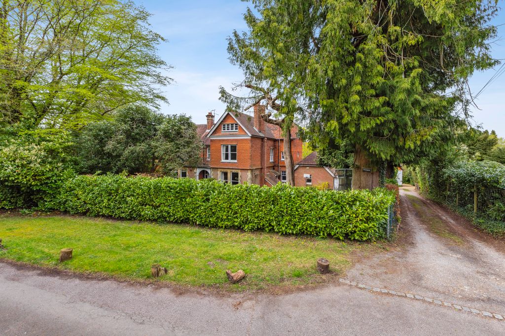 Property photo 2 of 10 8