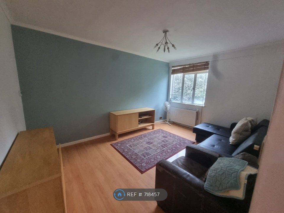 Property photo 1 of 10 Living Room