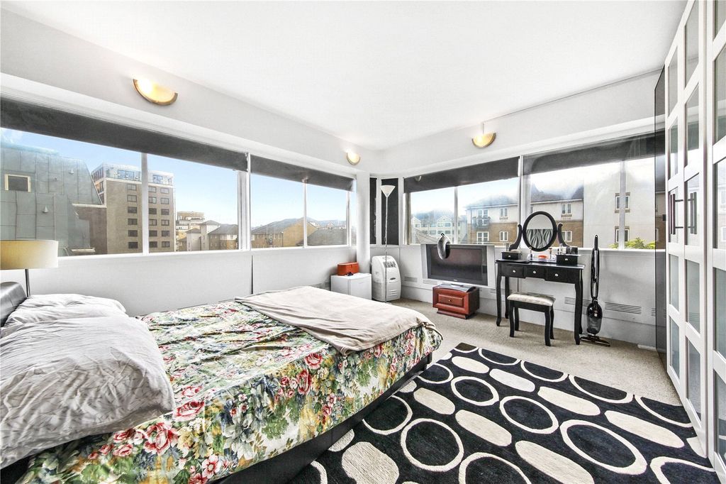 Property photo 3 of 11