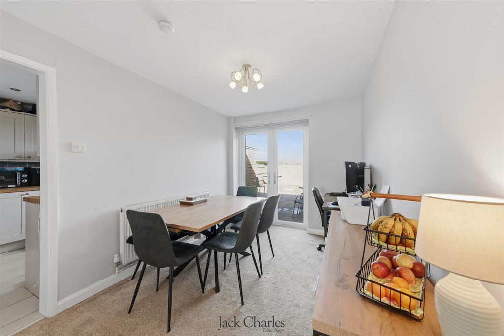 Property photo 2 of 25 5 Whetstead Road-26.Jpg