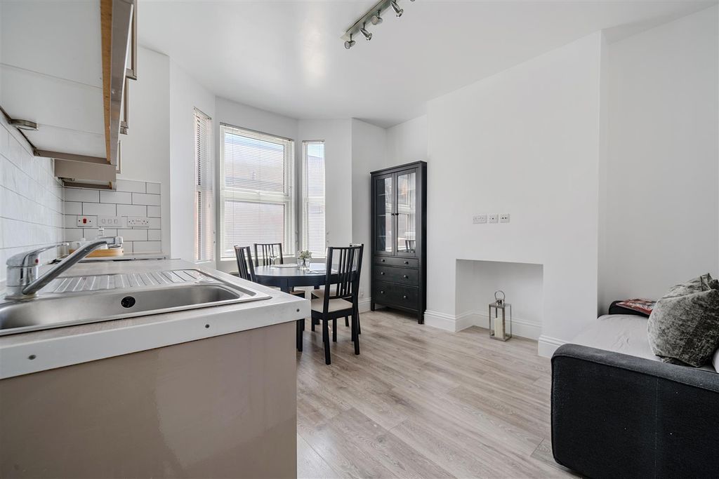 Property photo 3 of 11 Living Room