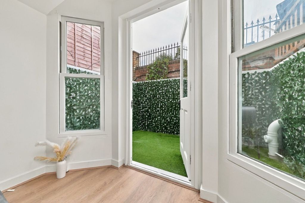 Property photo 3 of 7 Picture No. 21