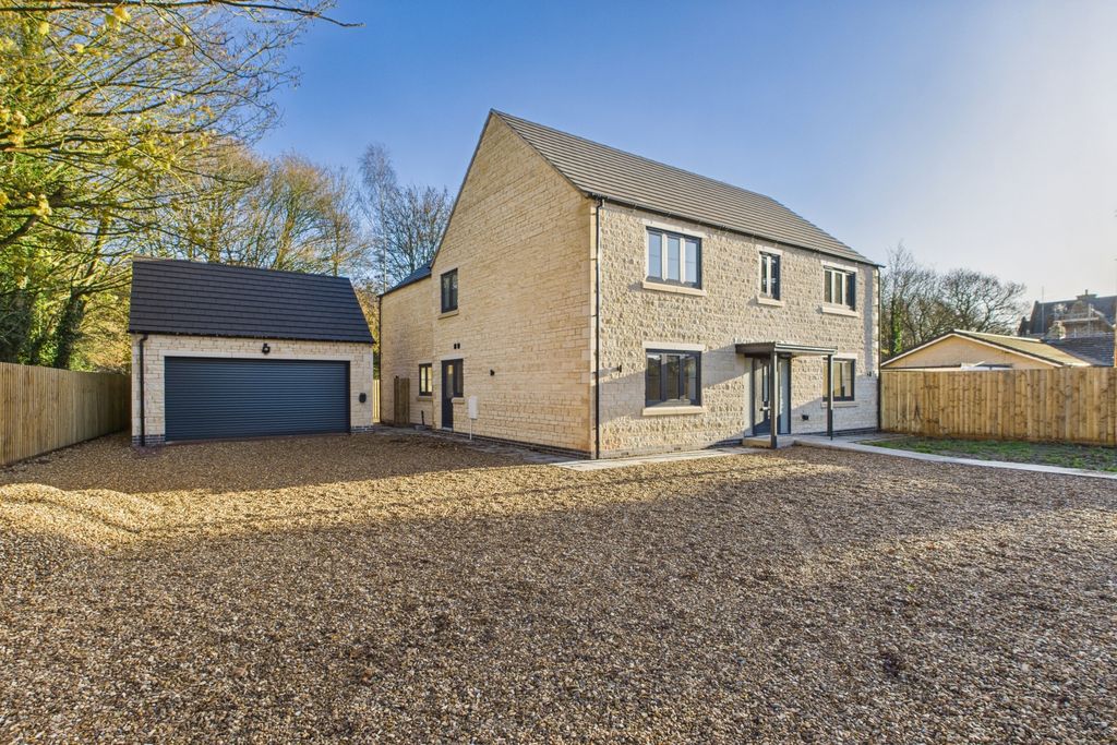 Property photo 1 of 39 Ewemove - Spalding - Pinstock Lane - Front Of Hous