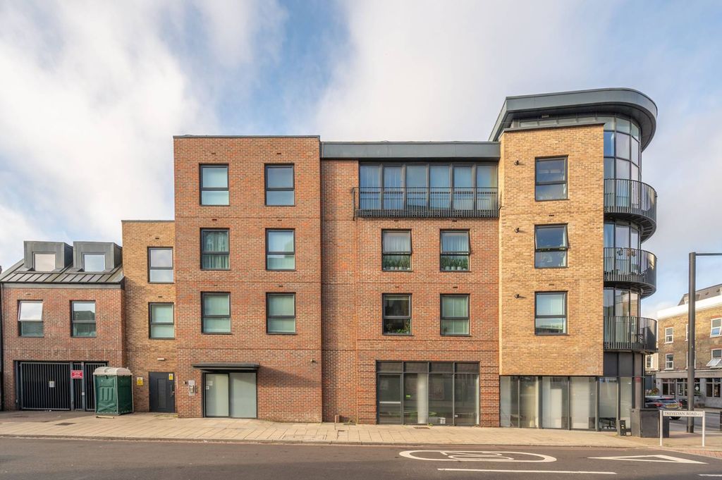 Property photo 2 of 18