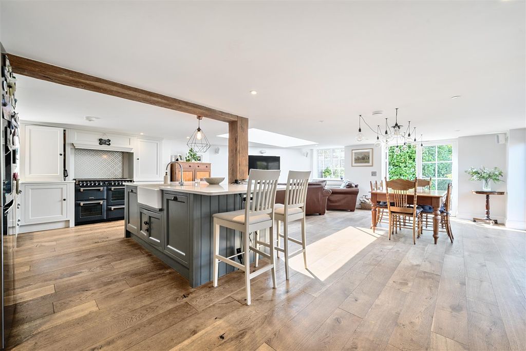 Property photo 2 of 18 Kitchen/Dining/Living