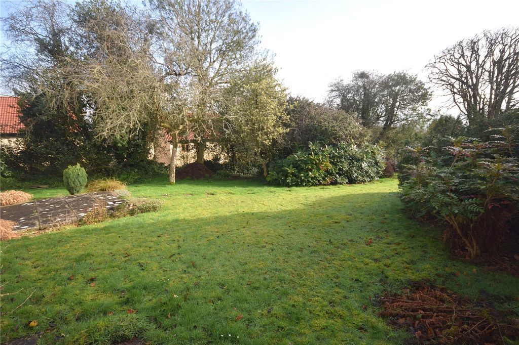 Property photo 2 of 22 Picture No. 15