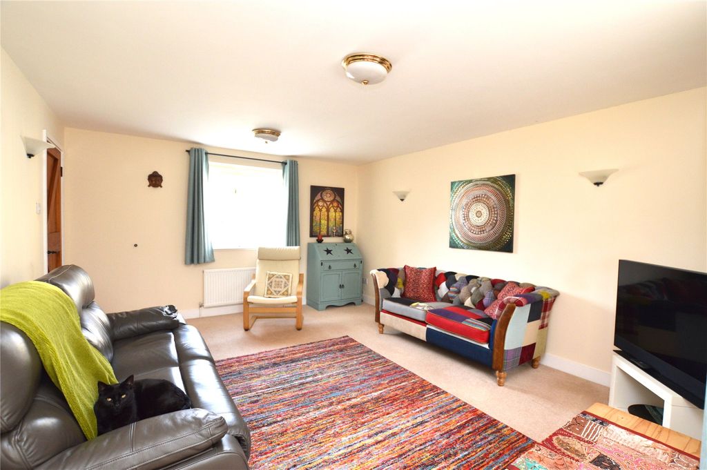 Property photo 2 of 33 Picture No. 30