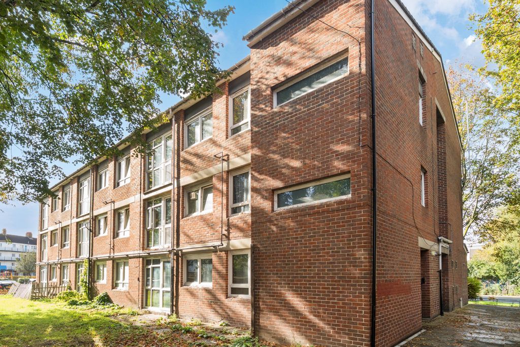 Property photo 1 of 14 1528971-1-1A14469...