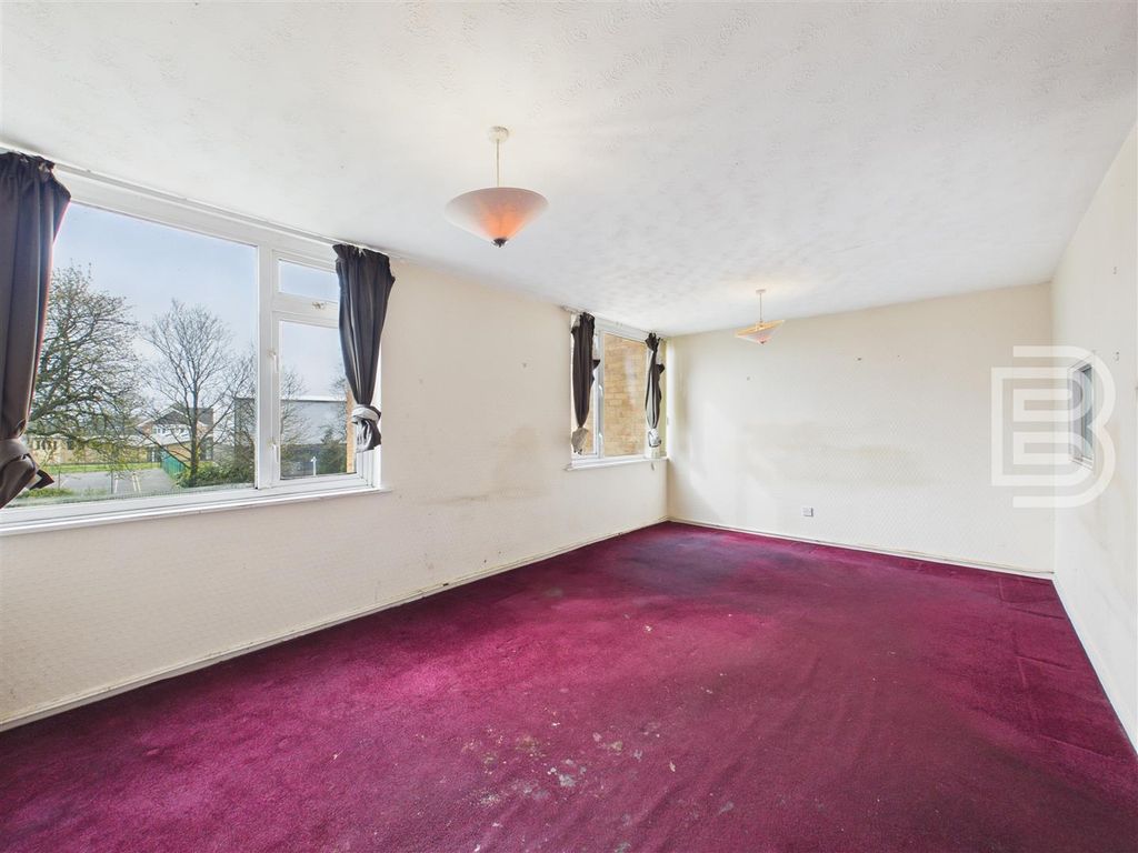 Property photo 3 of 11 Living Room (1).Jpg